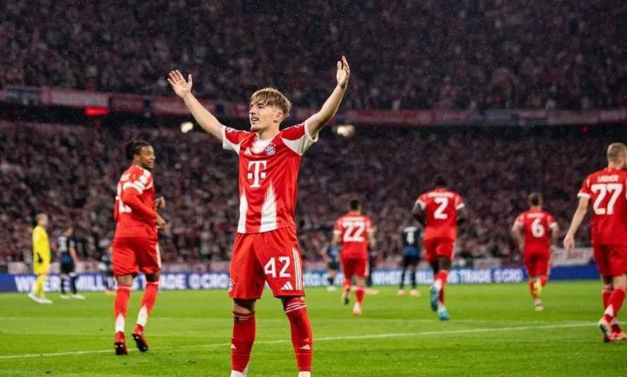 开云kaiyun网站 -包含里程碑夜拜仁慕尼黑豪取连胜，德甲今晚刷纪录，震撼外界，团队化学反应显著的词条